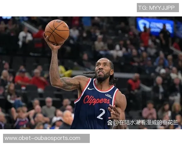 伦纳德半场表现亮眼独得11分助球队掌控局势 伦纳德半场表现亮眼独得11分助球队掌控局势